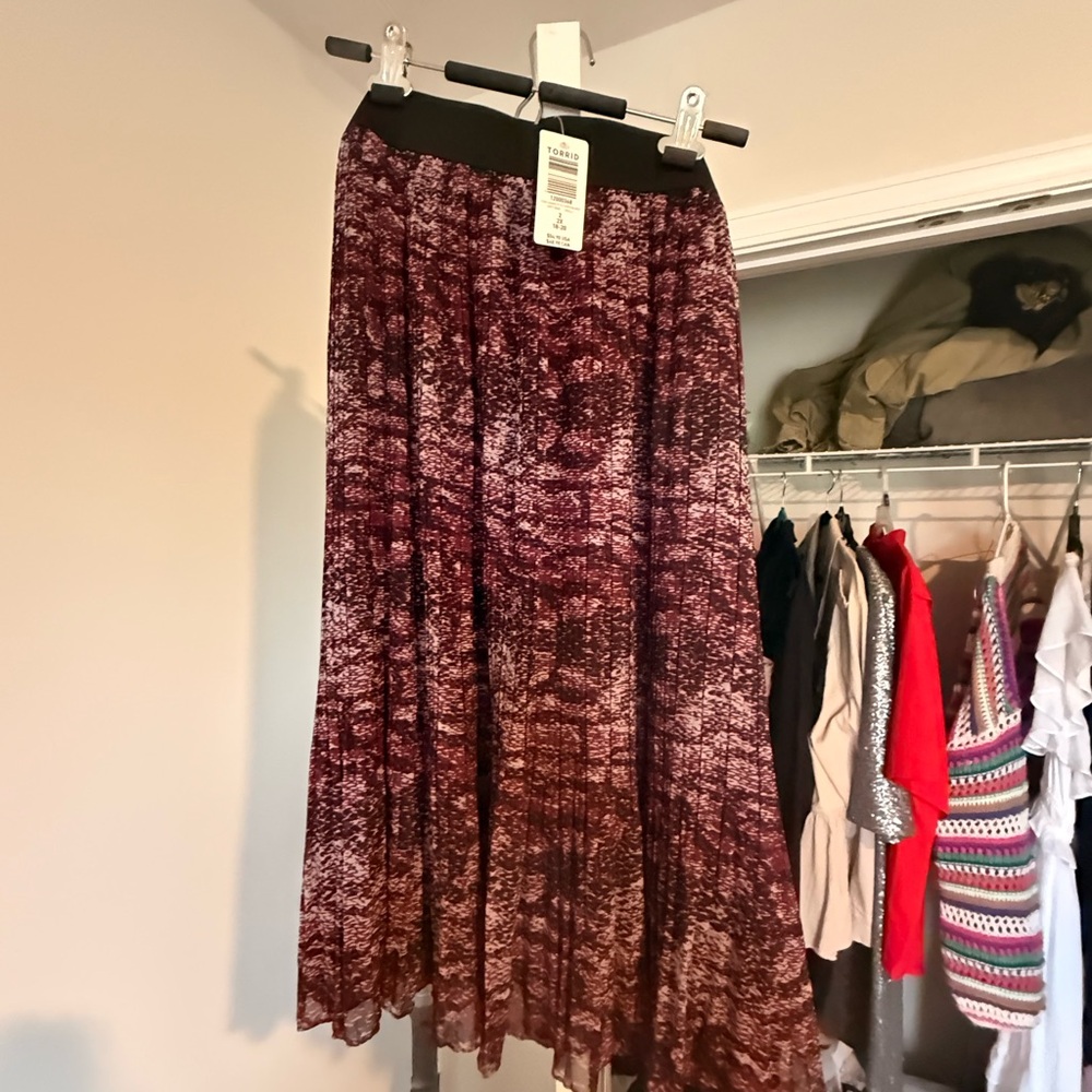 Elegant Maroon Patterned Skirt